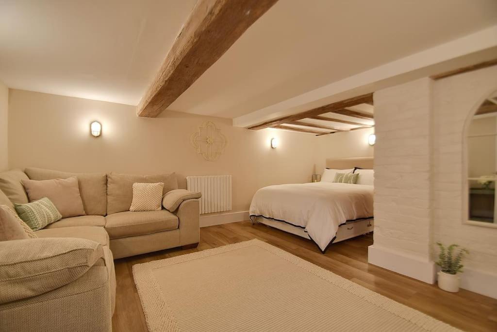 Blossom Apartment Worcester